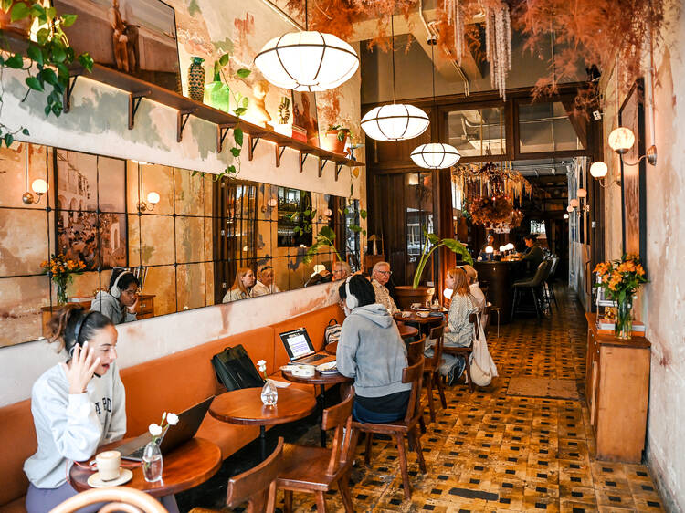 Com pequeno-almoço, almoço e brunch, o Soeurs quer ser um café de bairro Com pequeno-almoço, almoço e brunch, o Soeurs quer ser um café de bairro