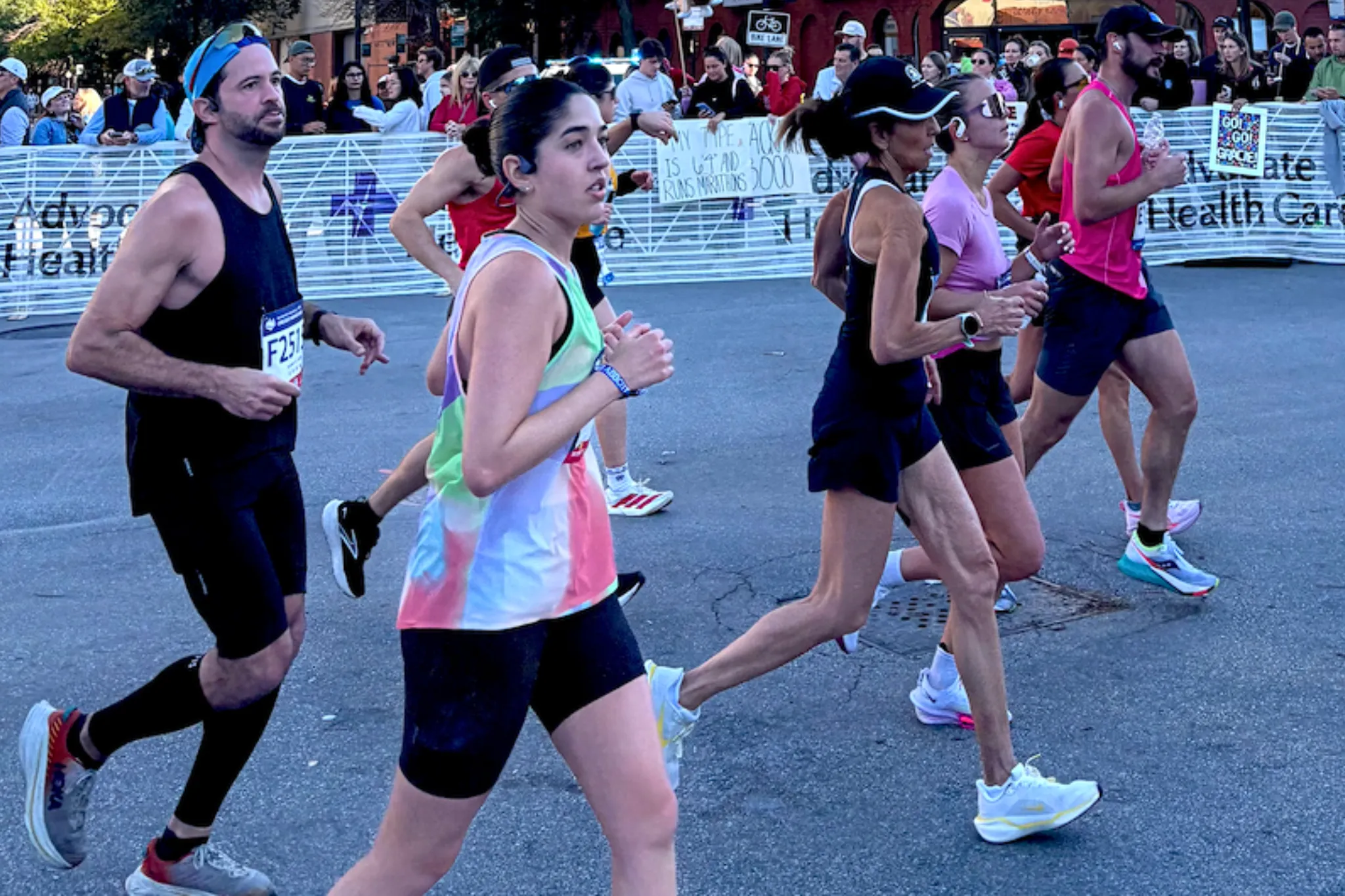 Runners at the Chicago Marathon 2025.