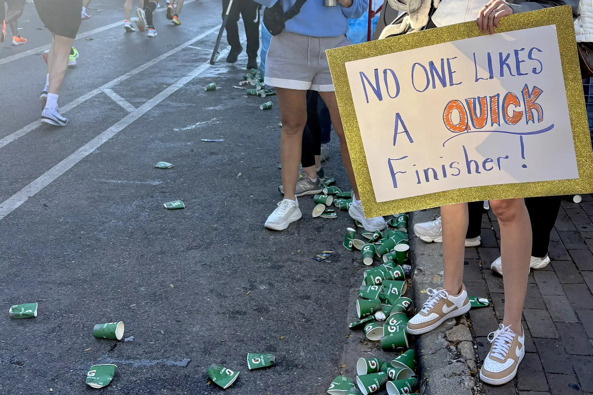 Spectators cheering on runners at the Chicago Marathon 2025.