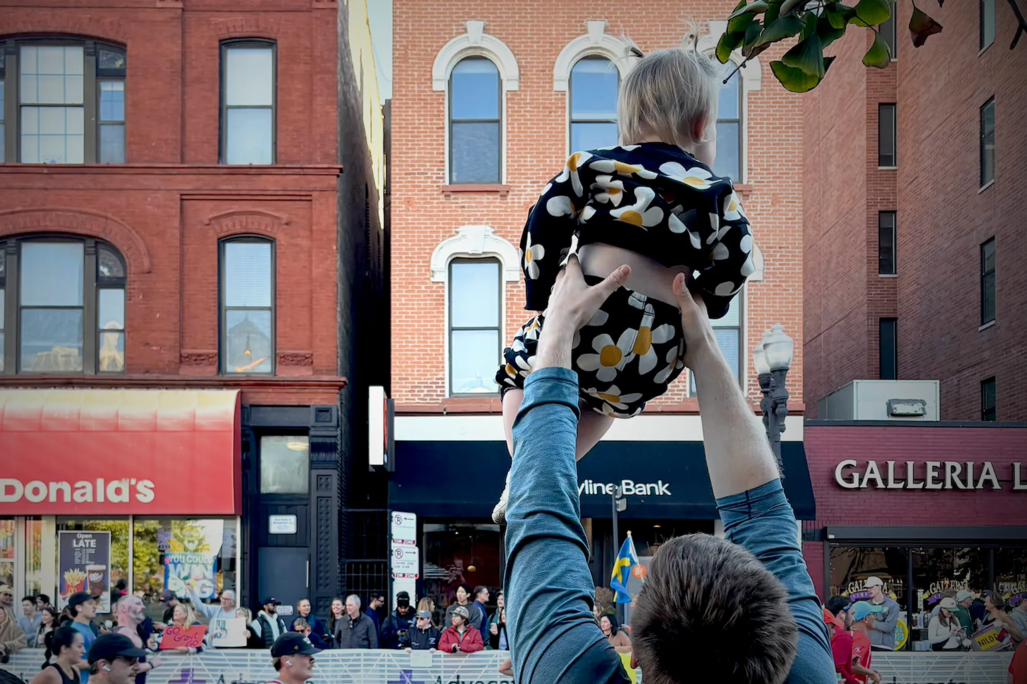 Spectators cheering on runners at the Chicago Marathon 2025.