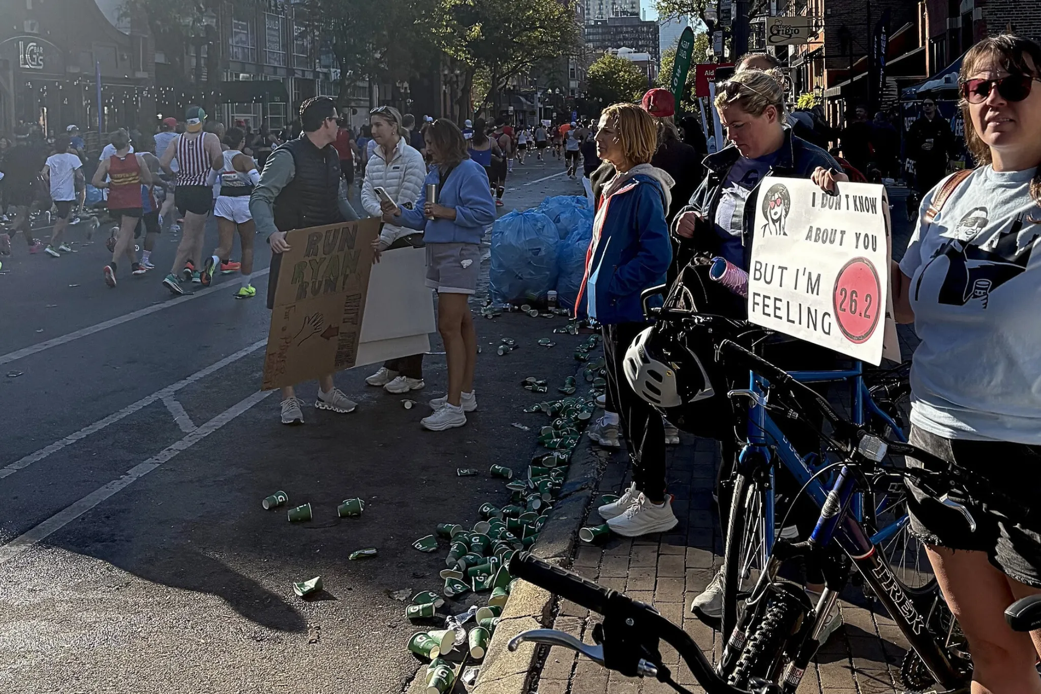 Spectators cheering on runners at the Chicago Marathon 2025.