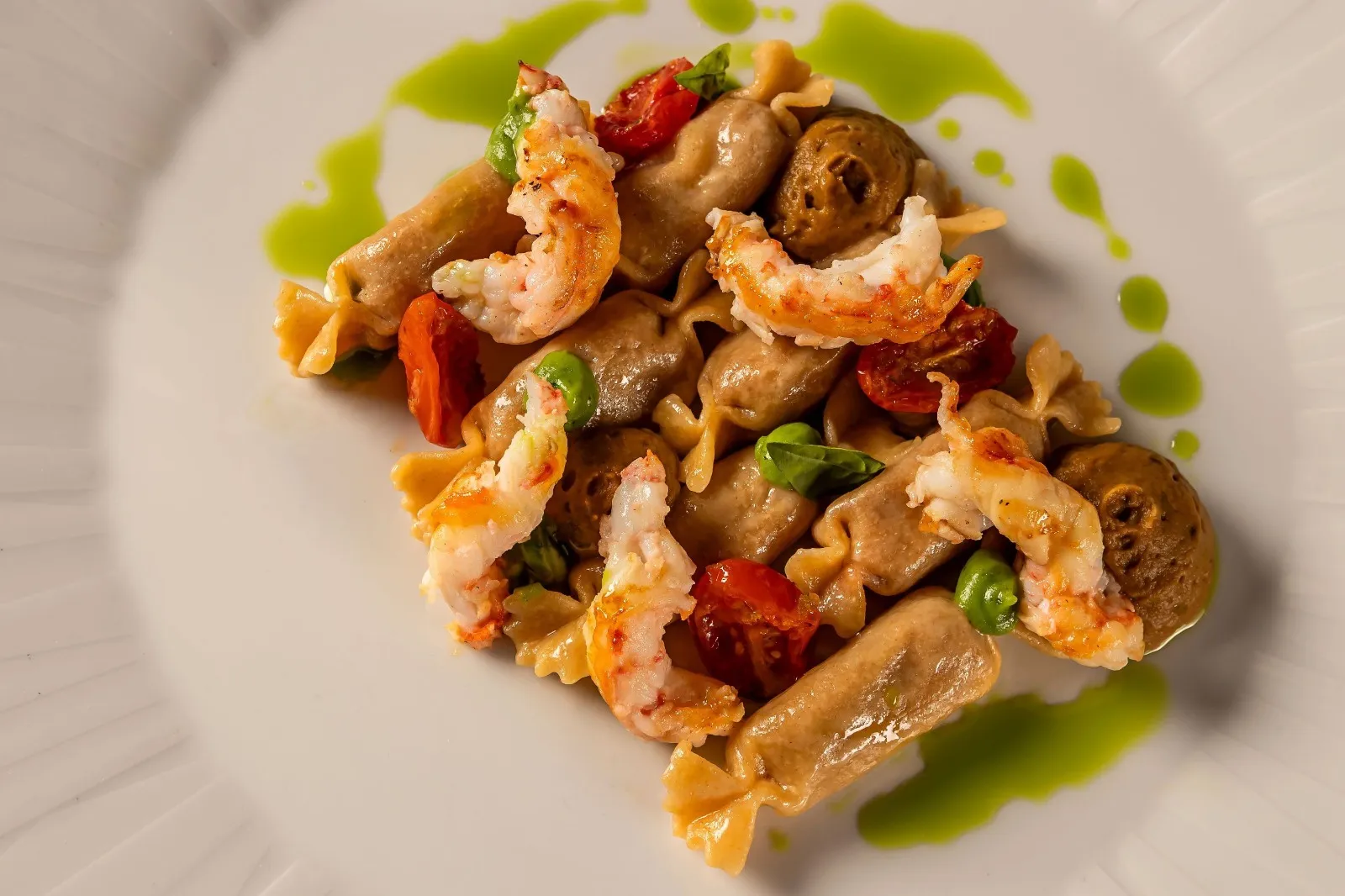 Caramelle alla Norma e scampi (Caramelle com berinjela, tomate, ricota e lagostins grelhados)