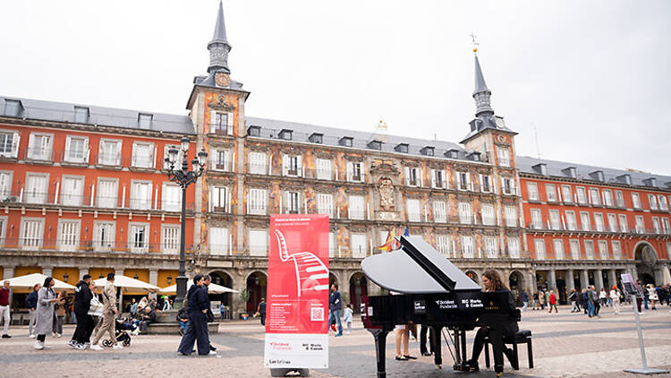 Tu ciudad se llena de pianos Tu ciudad se llena de pianos