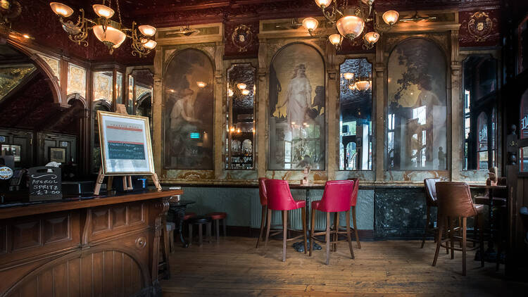 Photograph: The Viaduct Tavern