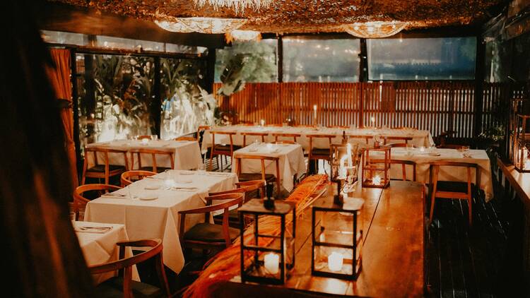 Enero Restaurant: brindis frente al río para celebrar a mamá