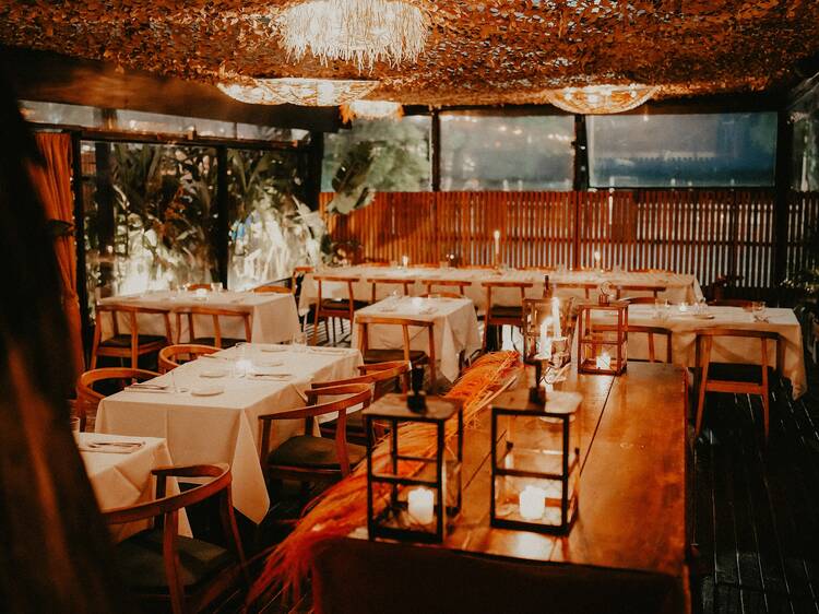 Enero Restaurant: brindis frente al río para celebrar a mamá