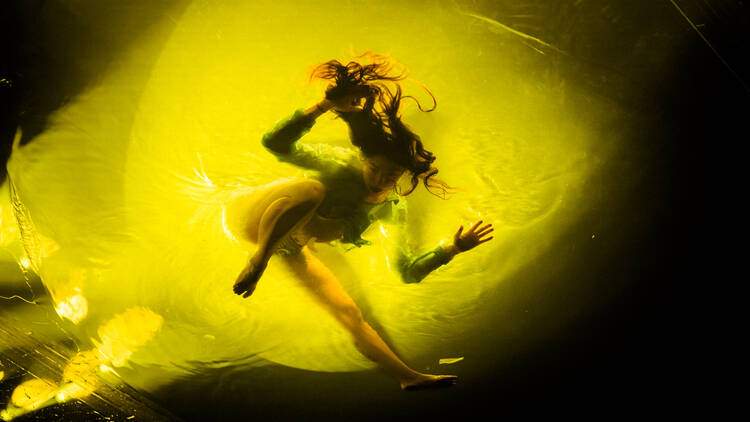 Fuerza Bruta revives one of its iconic scenes