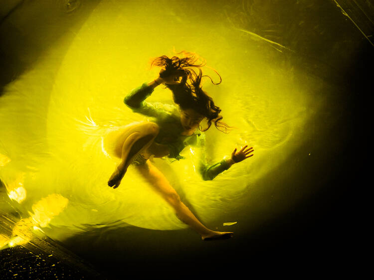 Fuerza Bruta revives one of its iconic scenes