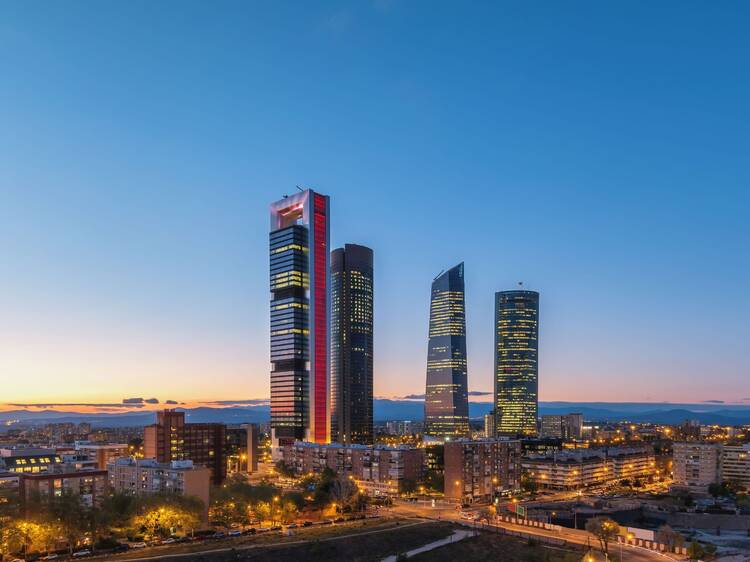 Esta fotografía de Madrid, entre las 3 mejores de España: un paisaje único rodeado de un mar de nubes