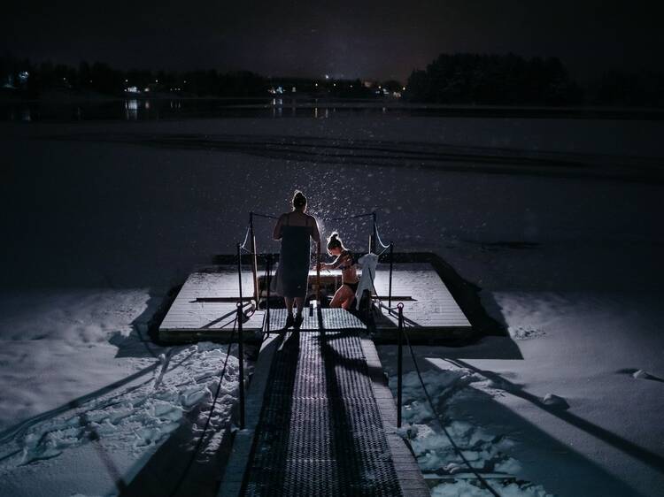 Plunge into the Kemijoki and enjoy a traditional sauna Plunge into the Kemijoki and enjoy a traditional sauna