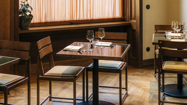 A shot of Restaurant Château Royal within the hotel in Berlin