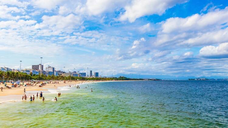 Curtir as praias de águas (agora) limpas