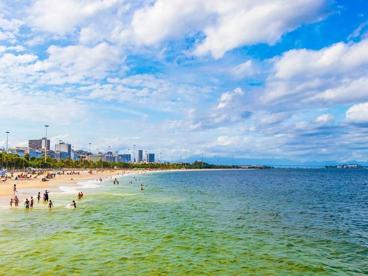 Curtir as praias de águas (agora) limpas