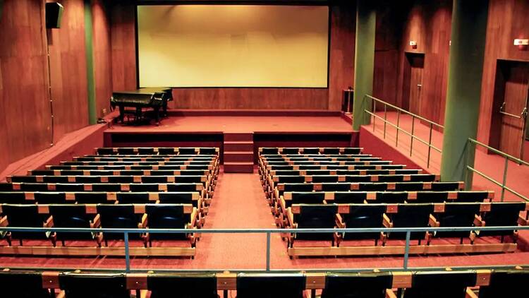 Assistir a um filme na Cinemateca do MAM