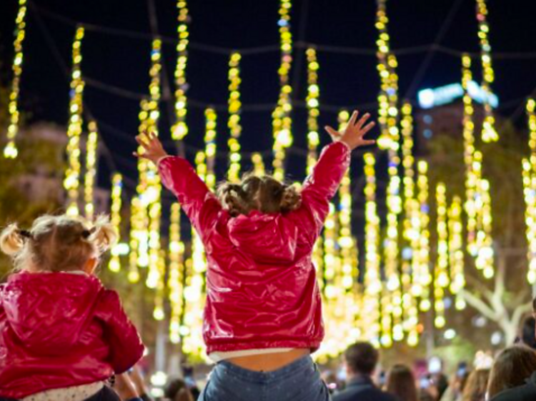 Danza aérea y otros espectáculos, así será el encendido de luces de Navidad de Barcelona del sábado 22 de noviembre