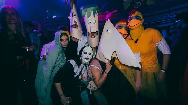 Darlo todo en esta fiesta de disfraces