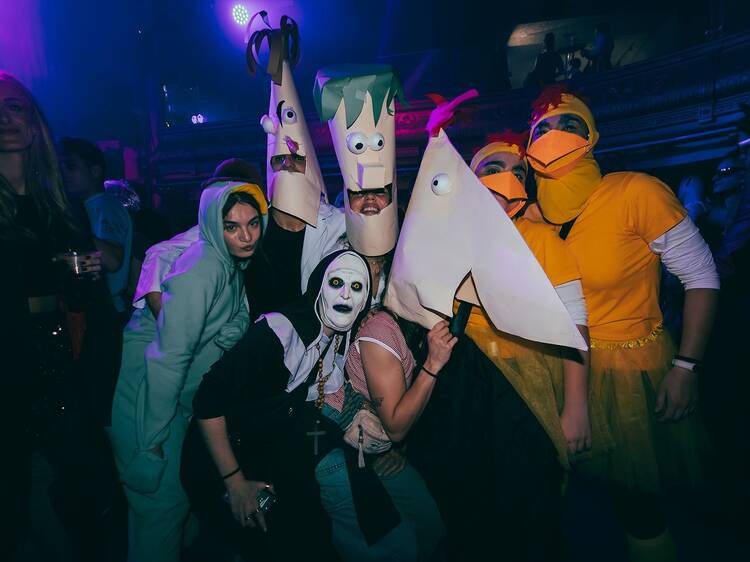 Darlo todo en esta fiesta de disfraces