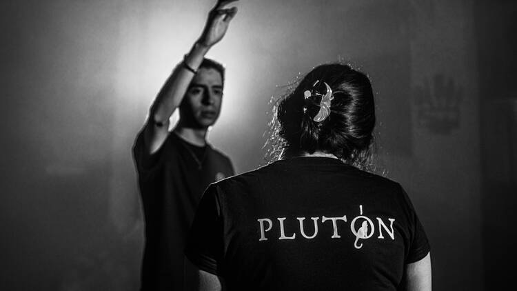 Plutón: teatro a oscuras que transforma el miedo en reflexión