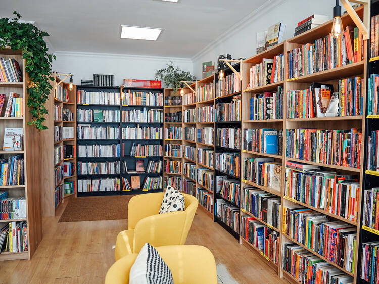 Há uma nova livraria na cidade (e dá destaque aos autores lusófonos) Há uma nova livraria na cidade (e dá destaque aos autores lusófonos)