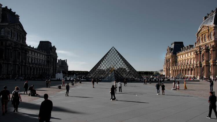 Braquage au Louvre : des bijoux de Napoléon et de l’impératrice Eugénie volés en sept minutes