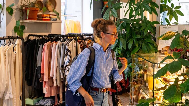 Relove Second Hand & Café