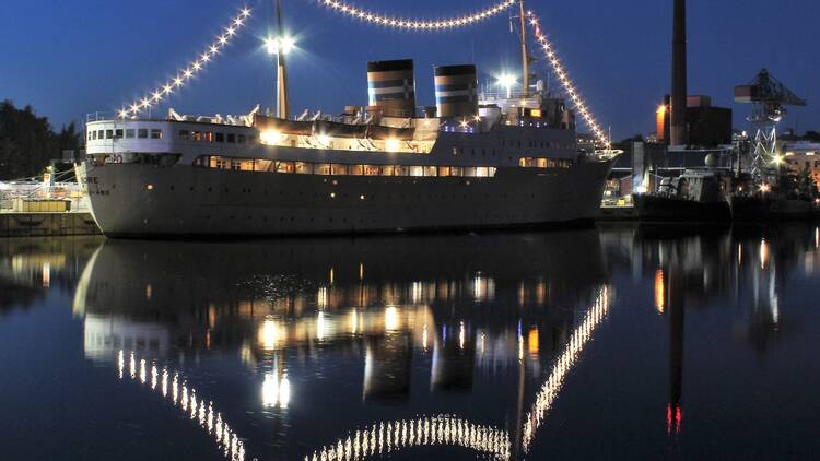 Hostel Ship S/S Bore Hostel Ship S/S Bore