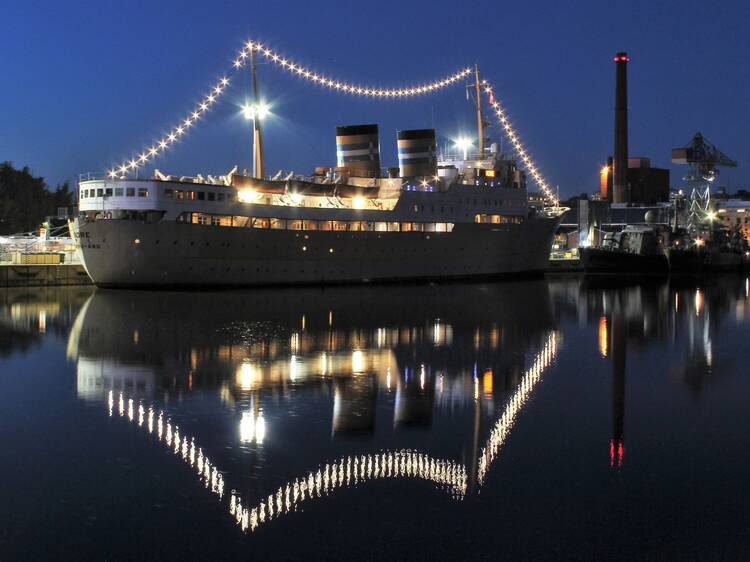 Hostel Ship S/S Bore Hostel Ship S/S Bore