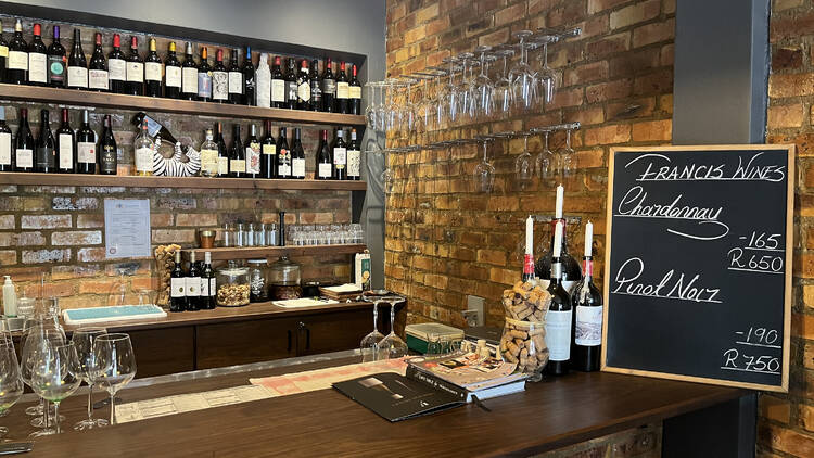 Try a wine tasting at Klyn Bietjie Wyn