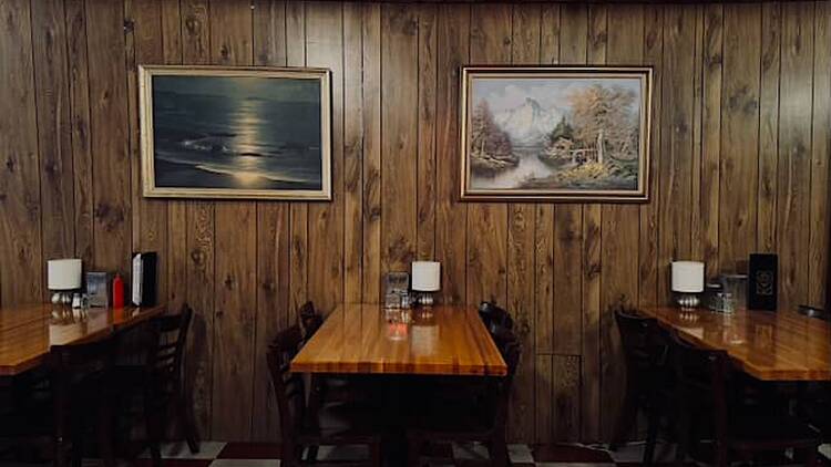 Weegee's Lounge transformed into Twin Peaks' Double R Diner. Weegee's Lounge transformed into Twin Peaks' Double R Diner.