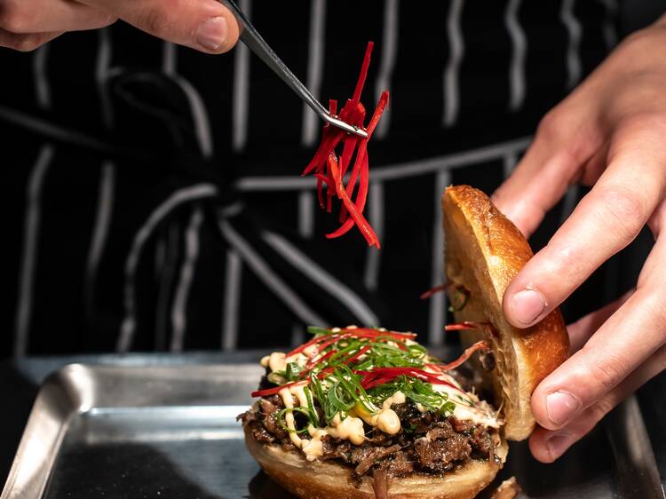 Seis pratos do Time Out Market Porto para o aquecer nesta estação