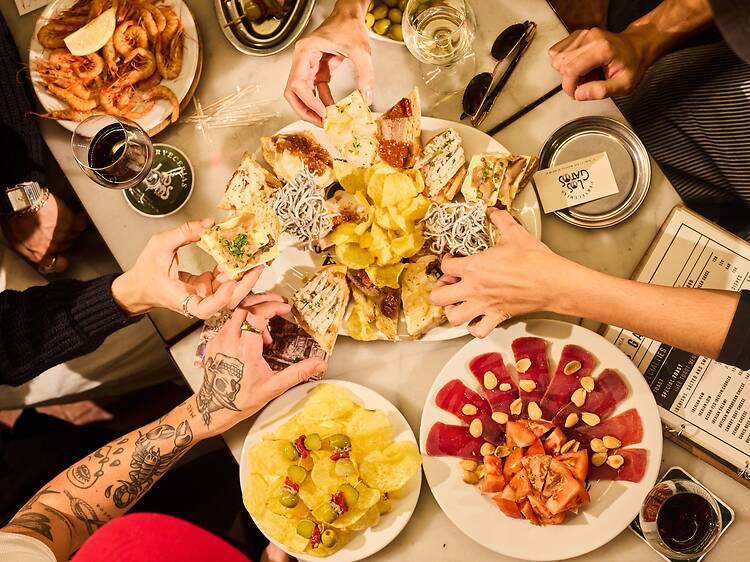 Reabre esta taberna icónica para ir de tapas por el barrio de las Letras