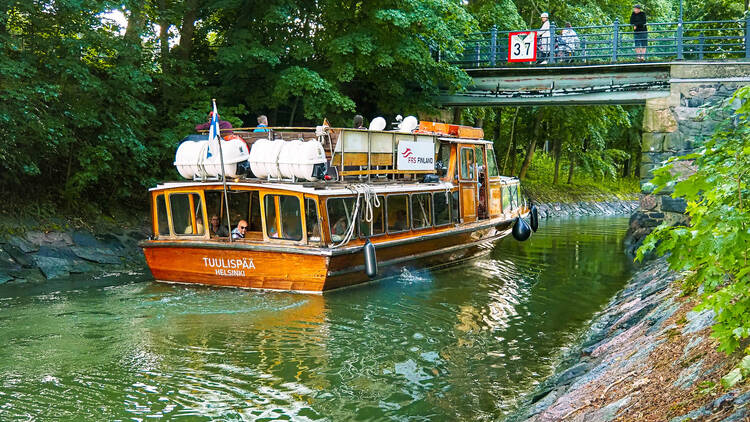 Canal Cruise – See Helsinki from the Water Canal Cruise – See Helsinki from the Water