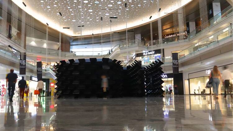 Instalación por celebración de 45 años Perisur