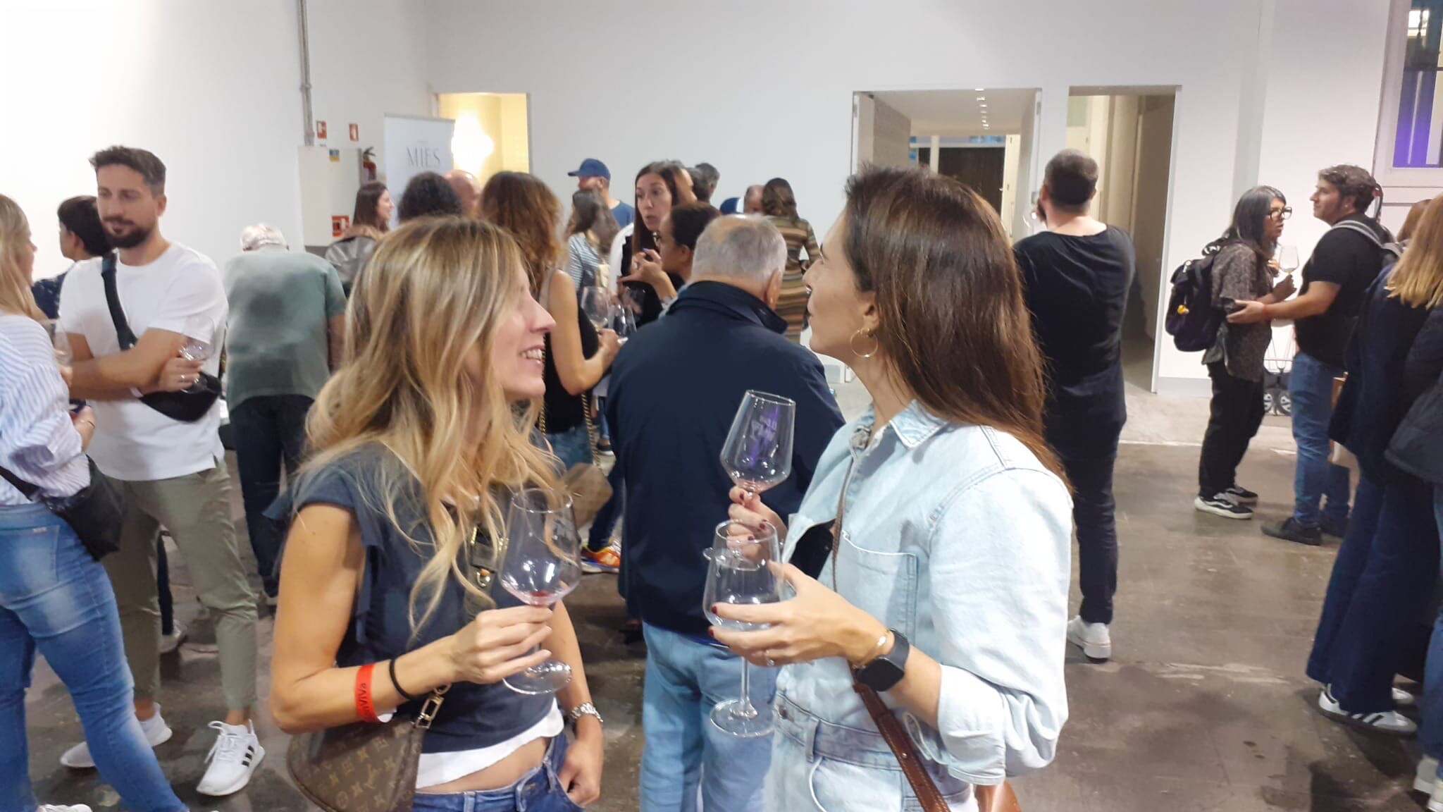 Un afterwork de cata de vinos con 140 referencias