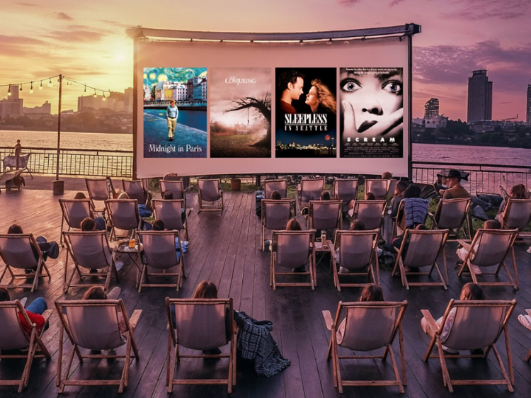 เอนหลังดูโปรแกรมหนังกลางแจ้งวิวแม่น้ำเจ้าพระยาที่ Asiatique The Riverfront