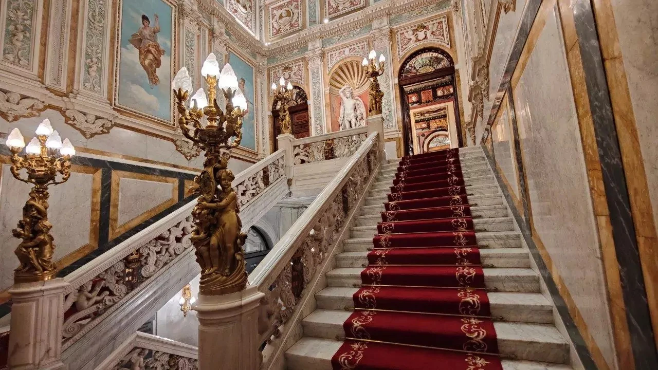 Interior del Palacio de Santo&ntilde;a