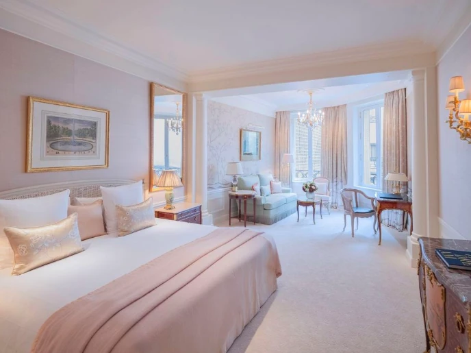 Le Bristol Par&iacute;s, suite