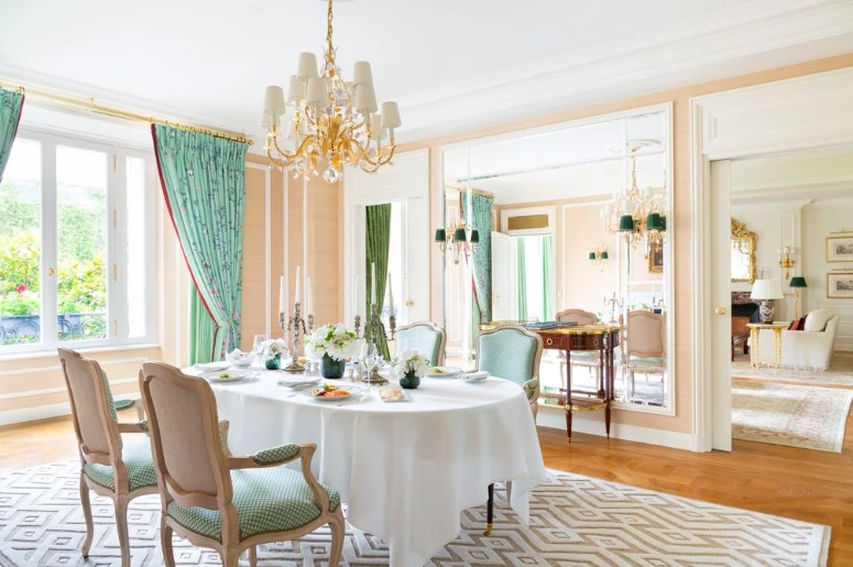 Le Bristol Par&iacute;s, suite