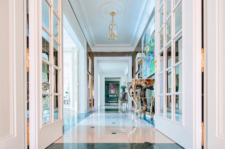 Le Bristol Par&iacute;s, suite