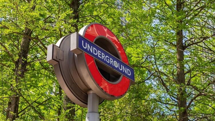 London tube sign roundel