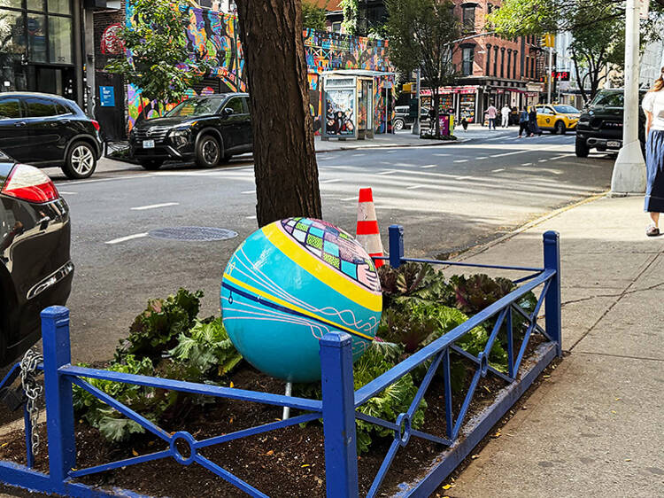 Find 20 hand-painted spheres around Hudson Square as part of a beautiful new art installation Find 20 hand-painted spheres around Hudson Square as part of a beautiful new art installation