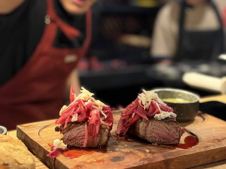 La parrilla de Bariloche que abrió hace poco y ya es furor por sus técnicas modernas