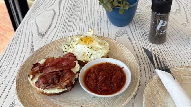 Njam's Rooster Brekkie meal