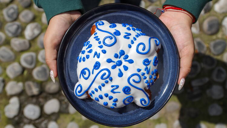 Pan de Muerto Talavera en Croque Voyage