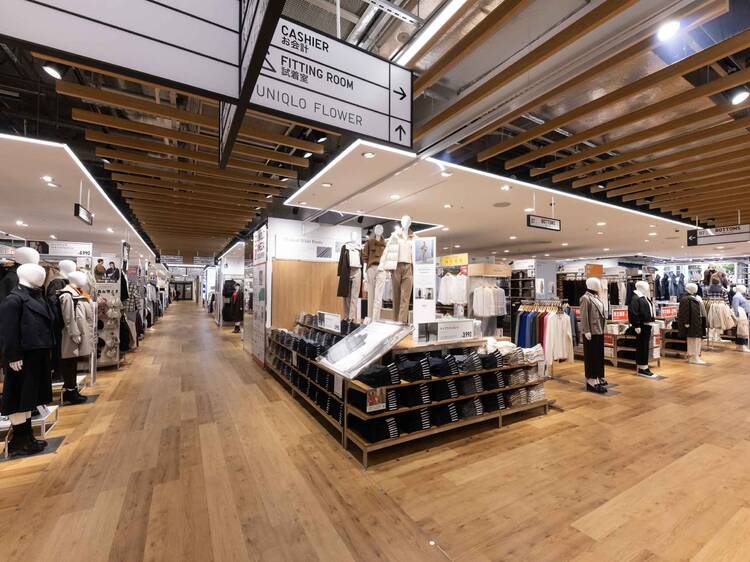 Shop the largest Uniqlo in Osaka Shop the largest Uniqlo in Osaka