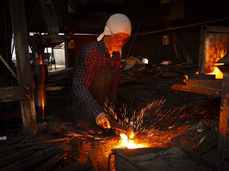 Score a cutting-edge knife Score a cutting-edge knife