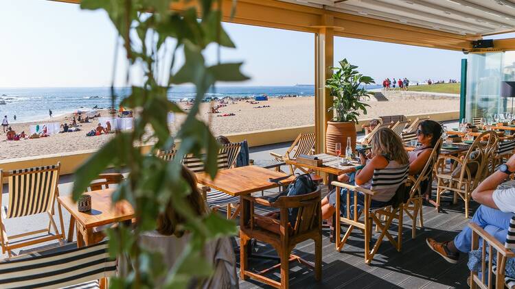 Aproveite a esplanada do Lapa Lapa