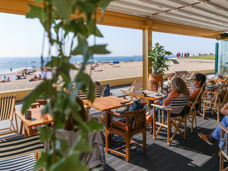 Aproveite a esplanada do Lapa Lapa