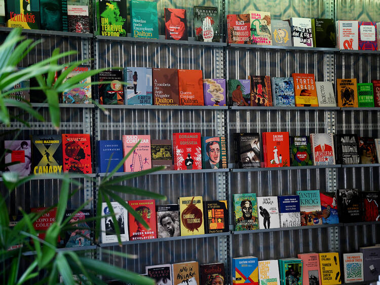 Esta livraria é um supercontinente de “literaturas do Sul” Esta livraria é um supercontinente de “literaturas do Sul”