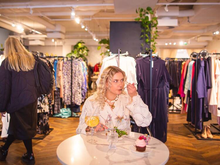 Relove Second Hand & Café Relove Second Hand & Café